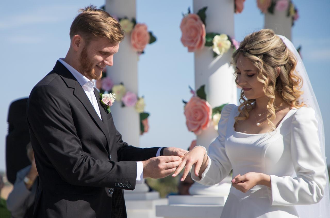 Определен самый популярный у москвичей месяц для свадьбы