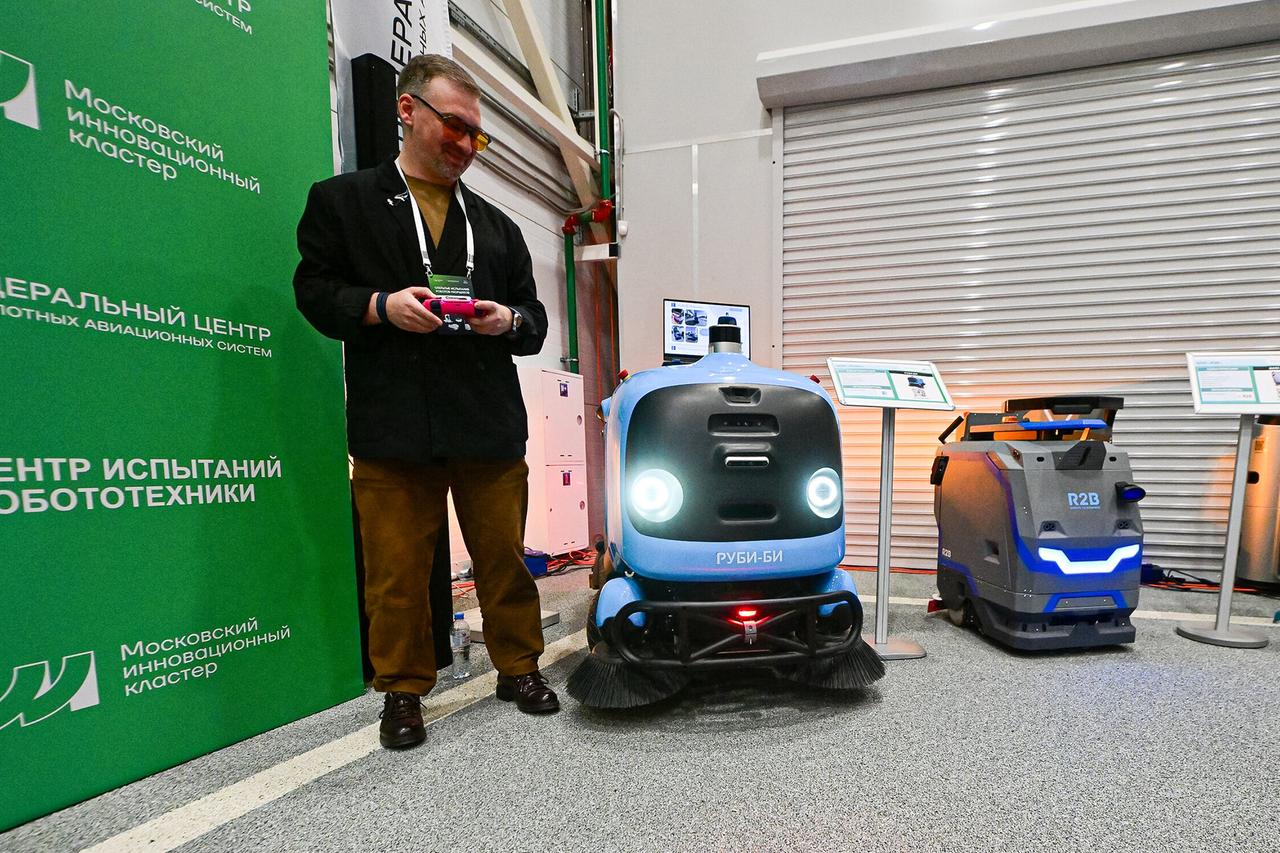 В Москве начали испытывать роботов для городской среды и производства.
