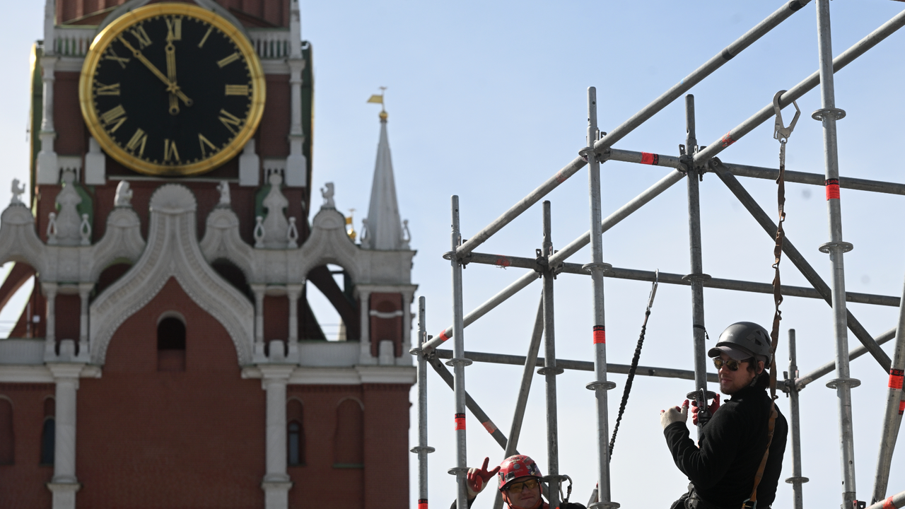 Декорации и трибуны начали монтировать к параду Победы на Красной площади
