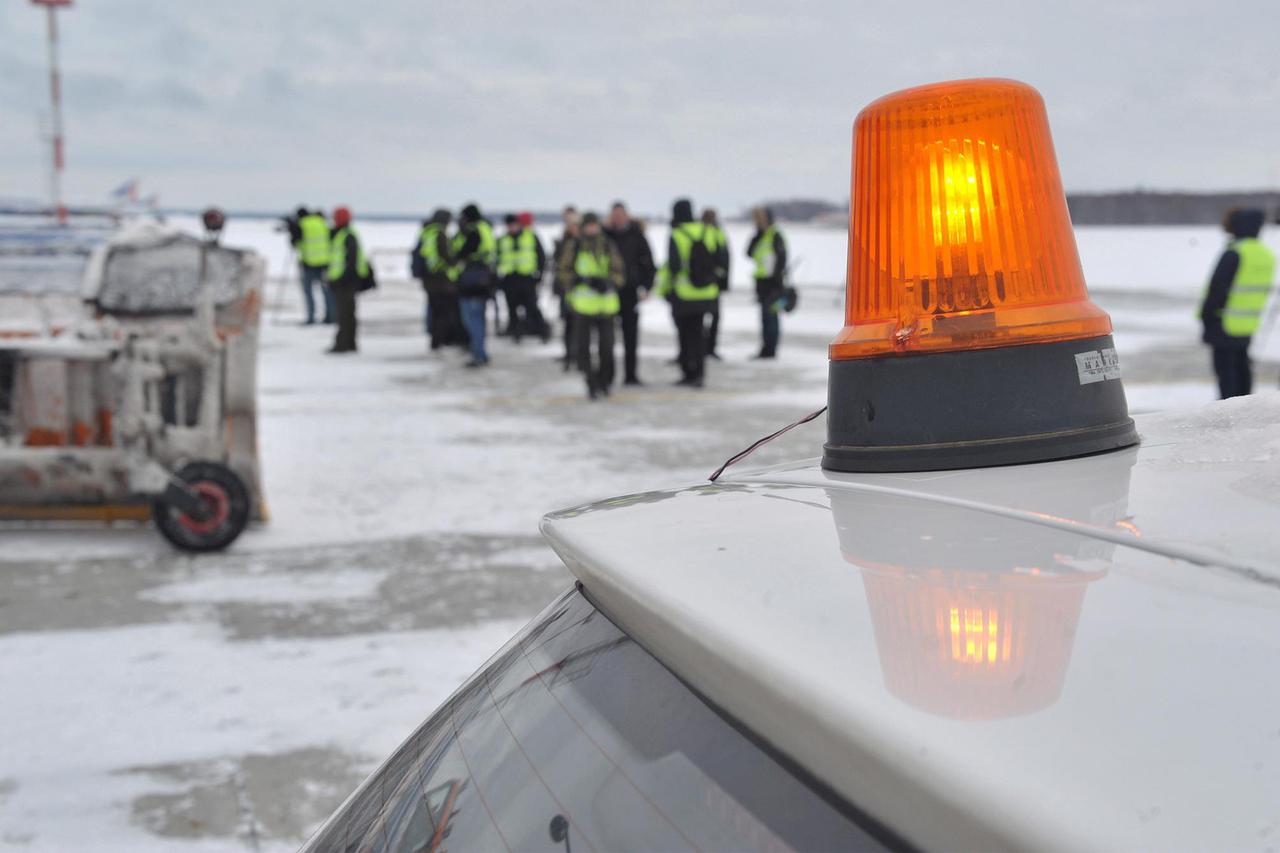 Полсотни самолетов застряли в Москве из-за снегопада