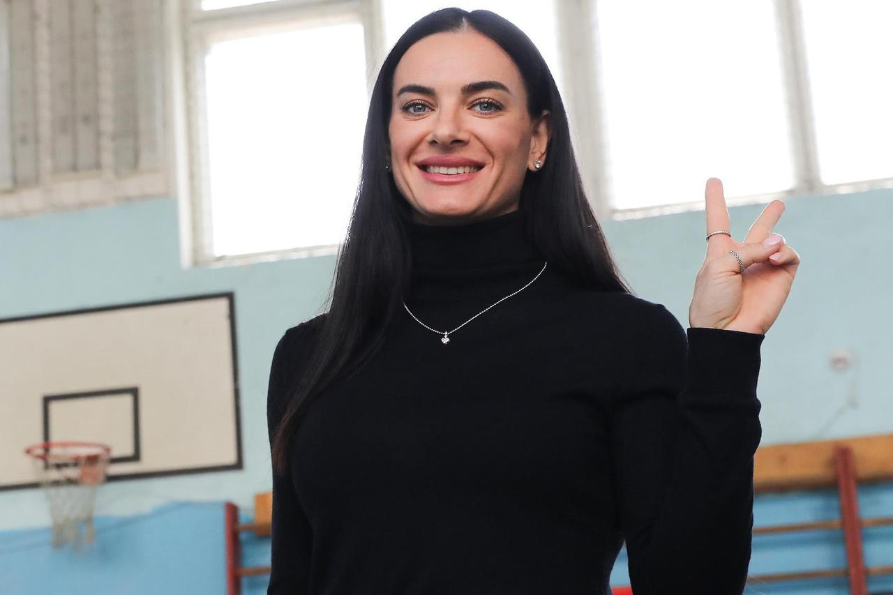 На Елену Исинбаеву подали в суд