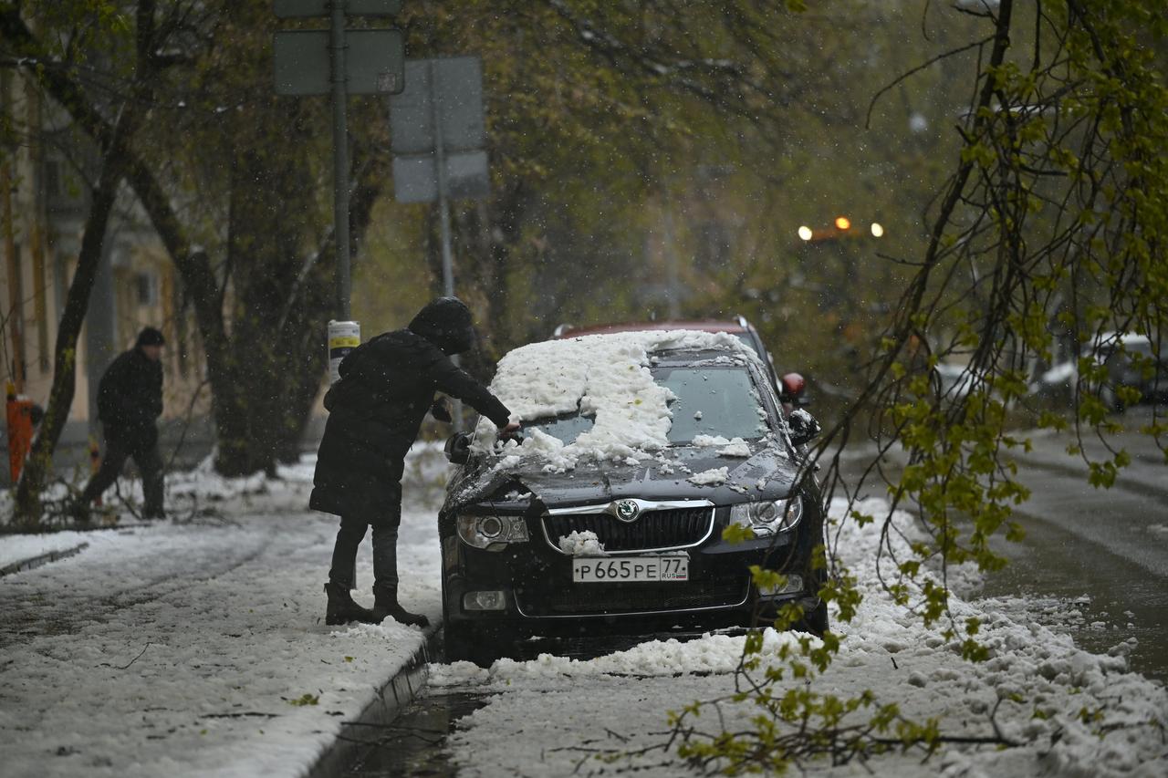 Москву накрыл бум на лопаты