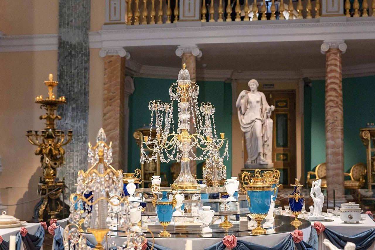 Москва показывает закрытые особняки и дома царских ведомств.