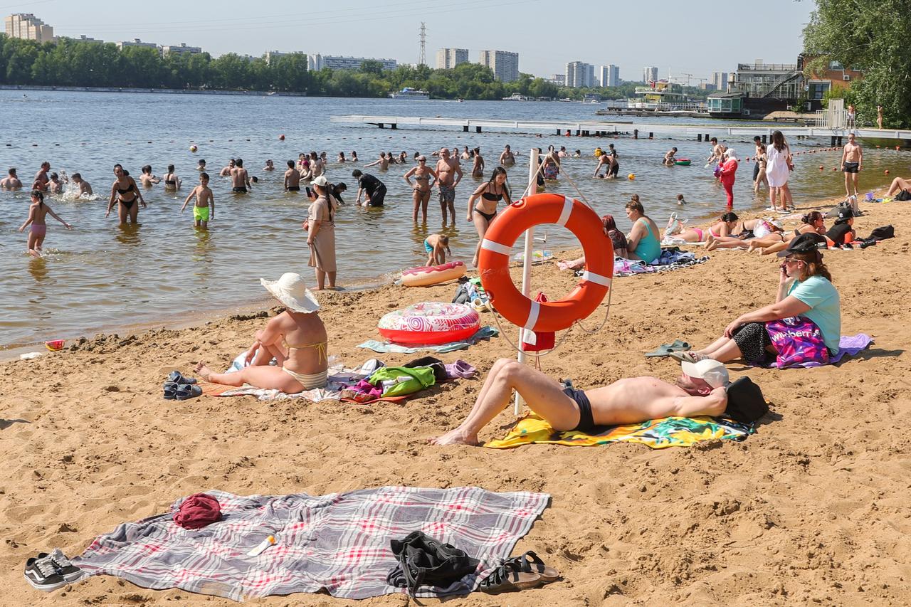 Московские пляжи начали активно готовить к приему отдыхающих