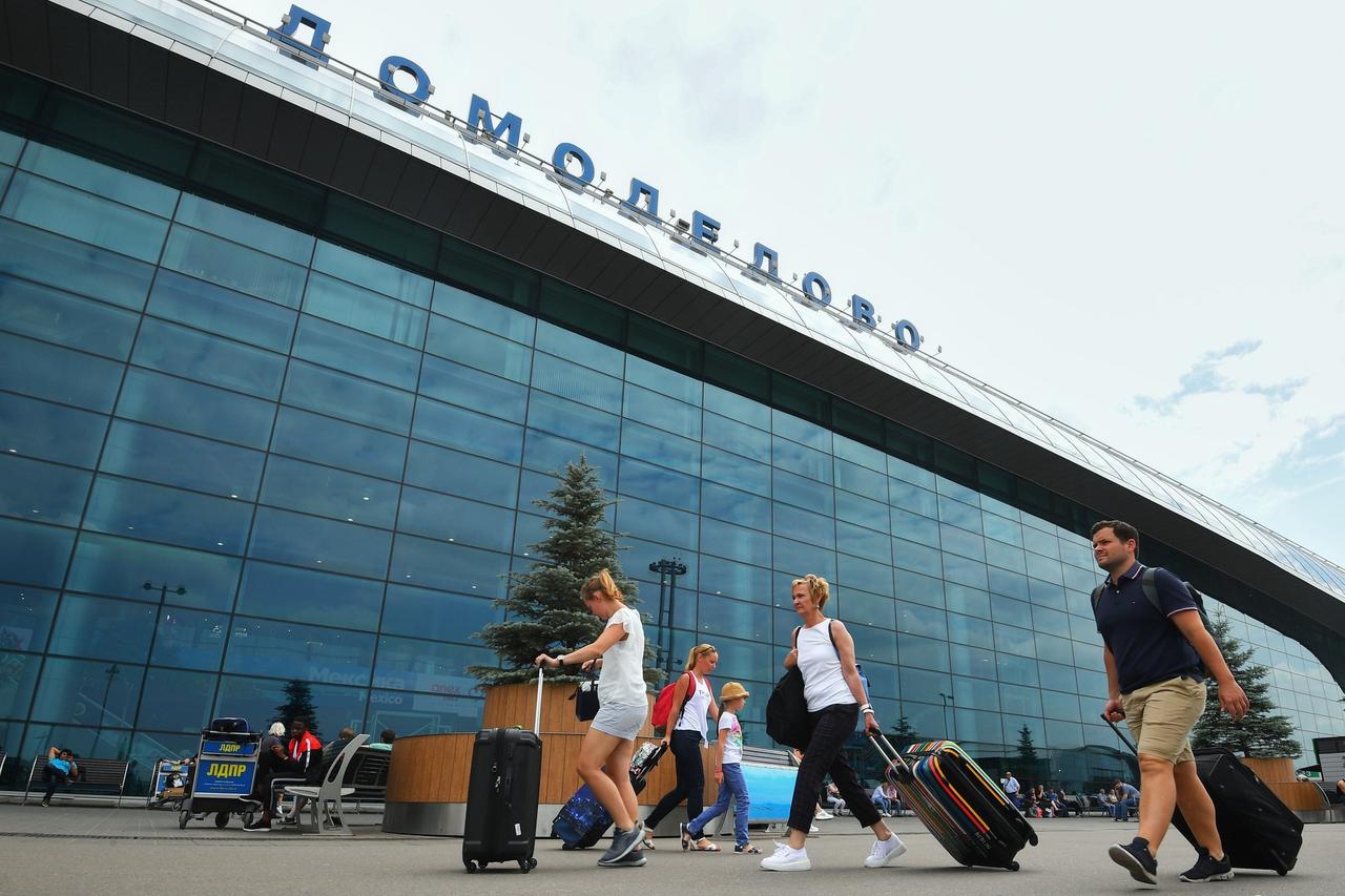 Москвичей возмутила многотысячная стоимость парковки в Домодедово