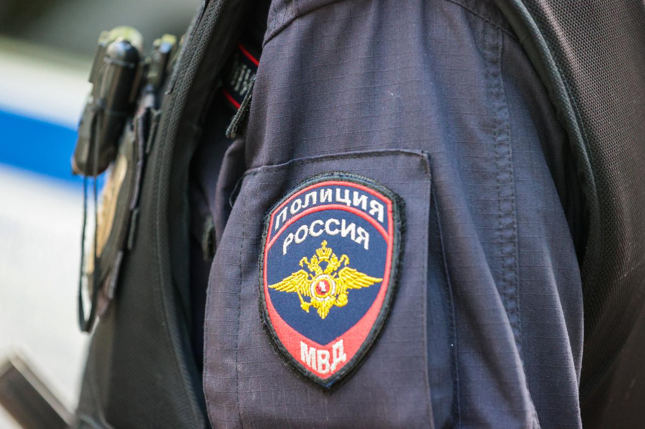Житель Москвы выдавал себя за полицейского и нападал на девушек