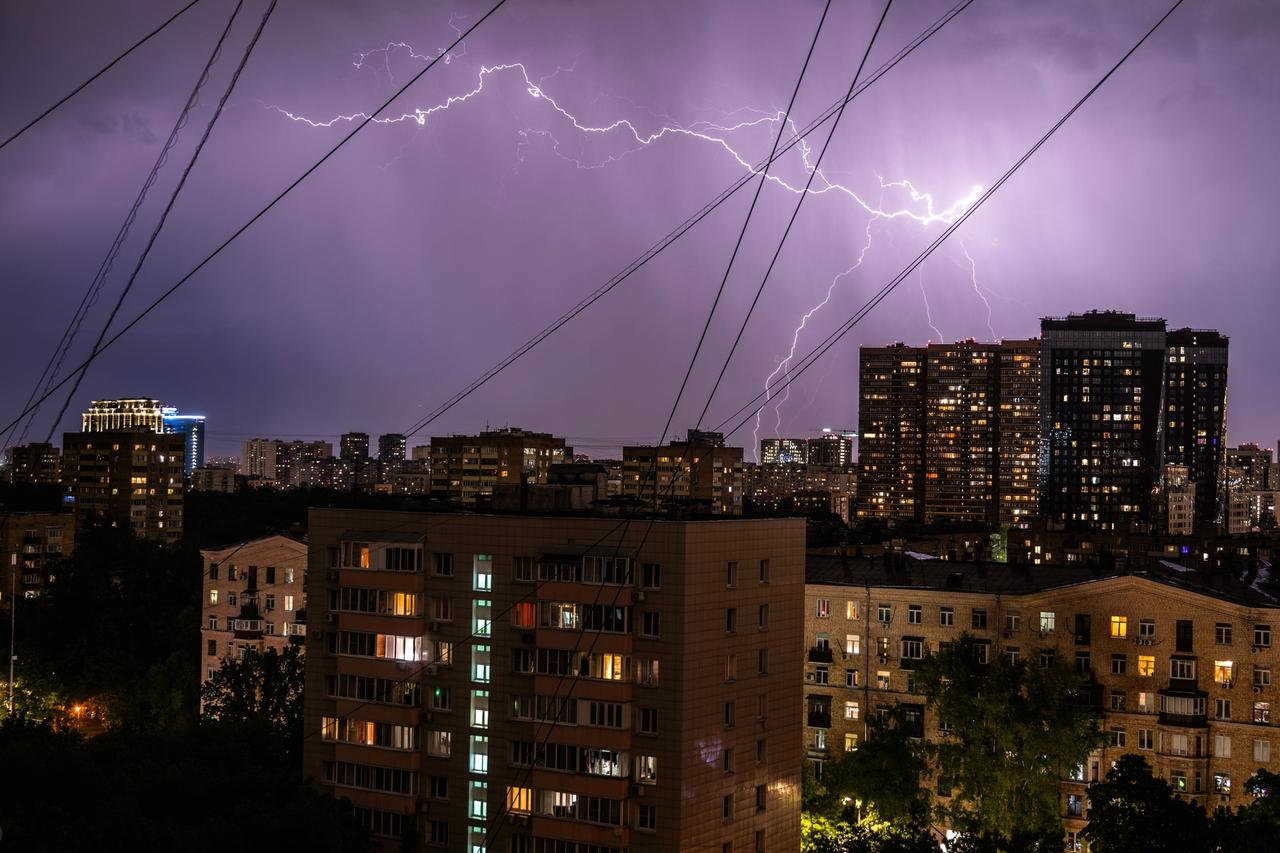Ученые предупредили о шаровых молниях в Москве и области