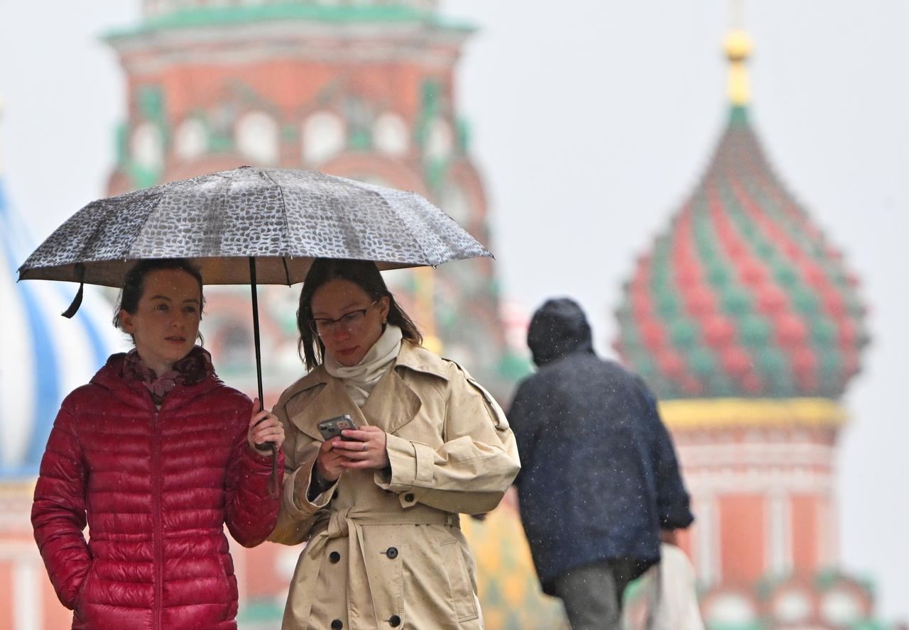 Москвичам предрекли осеннюю погоду