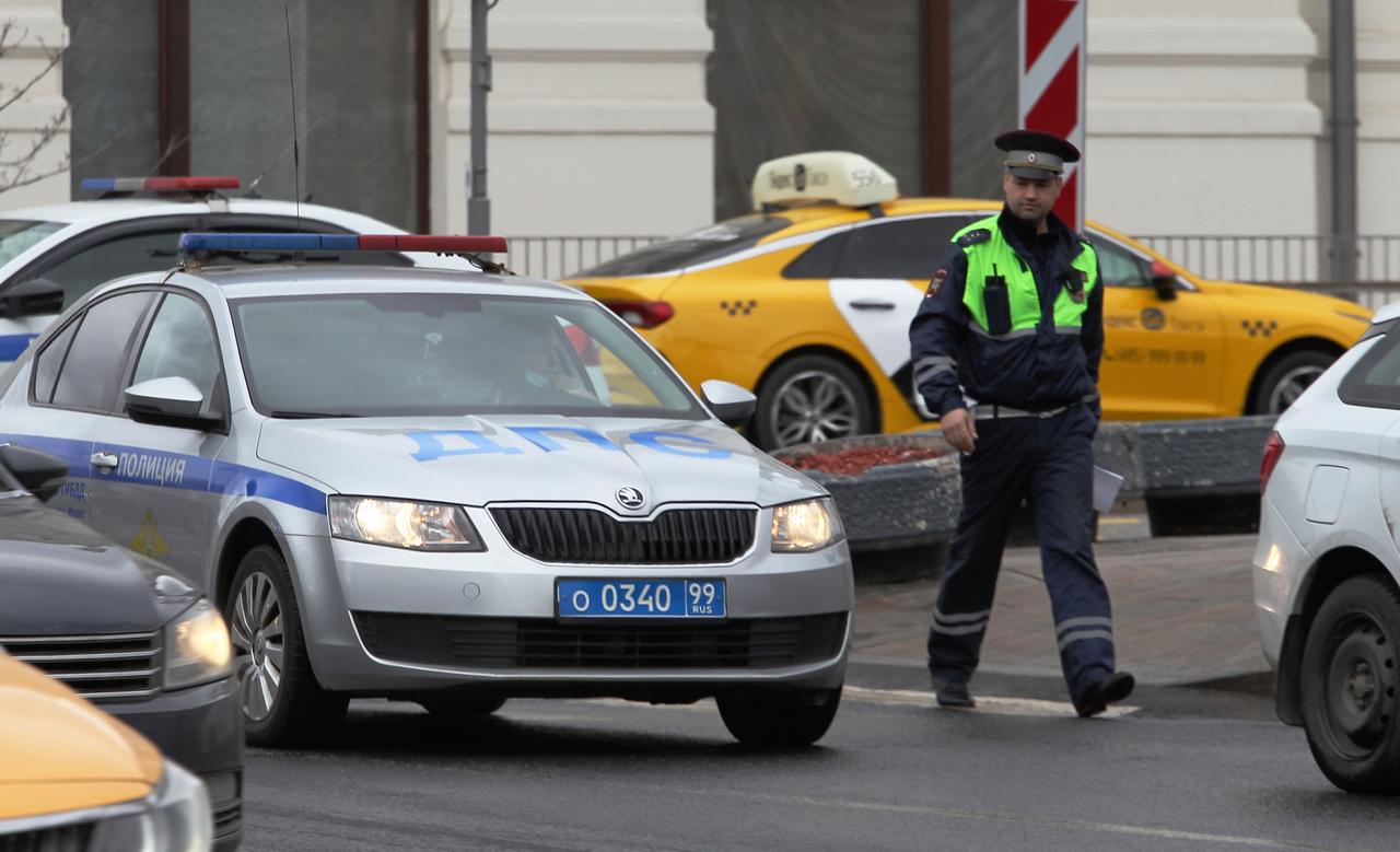 Мужчина угнал чужое авто в попытке съездить за пивом и устроил ДТП в Подмосковье