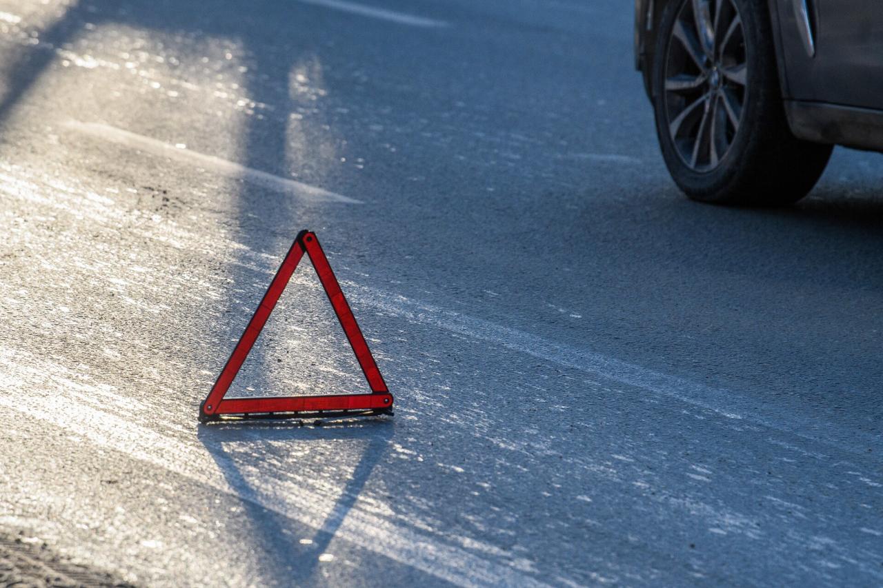 В Подмосковье при столкновении грузовика и автомобиля скорой пострадала фельдшер