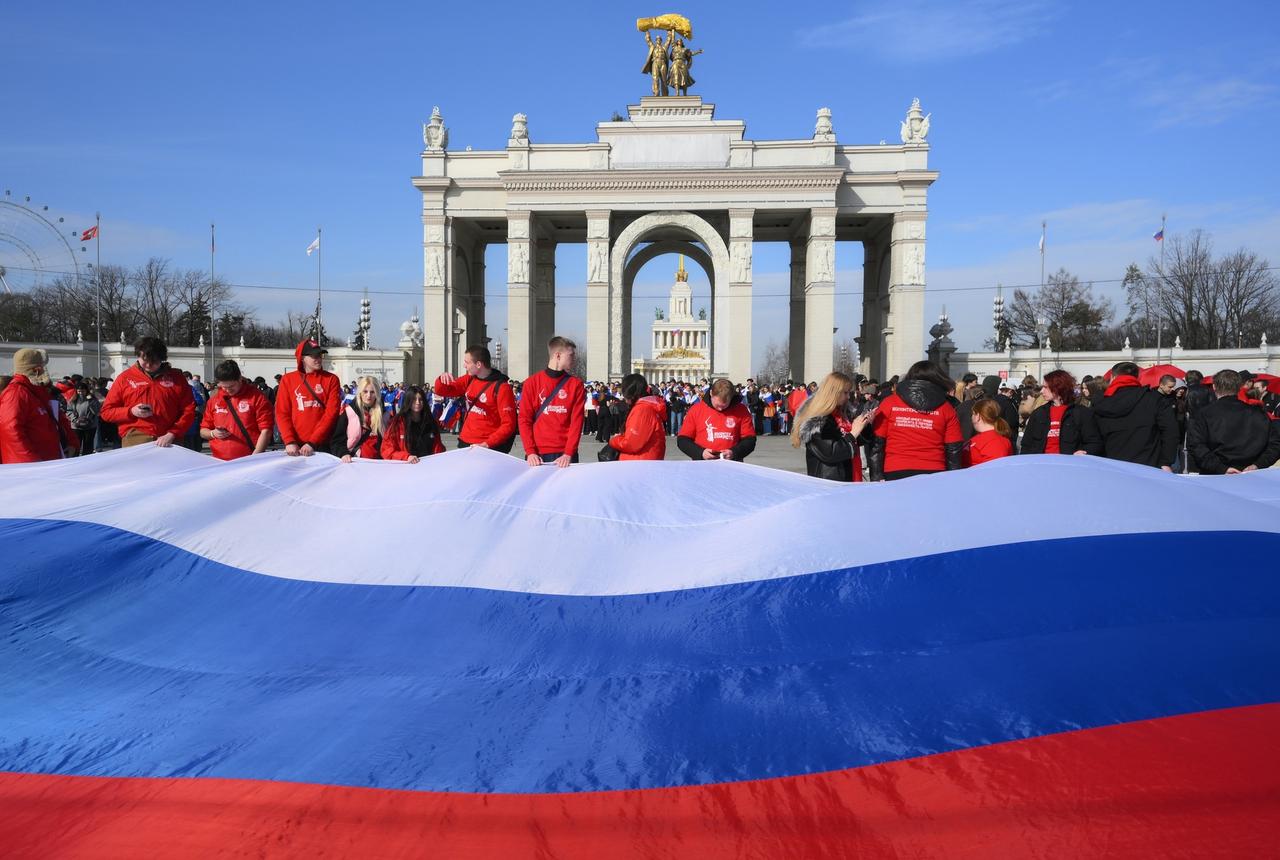 Москвичам напомнили о короткой рабочей неделе