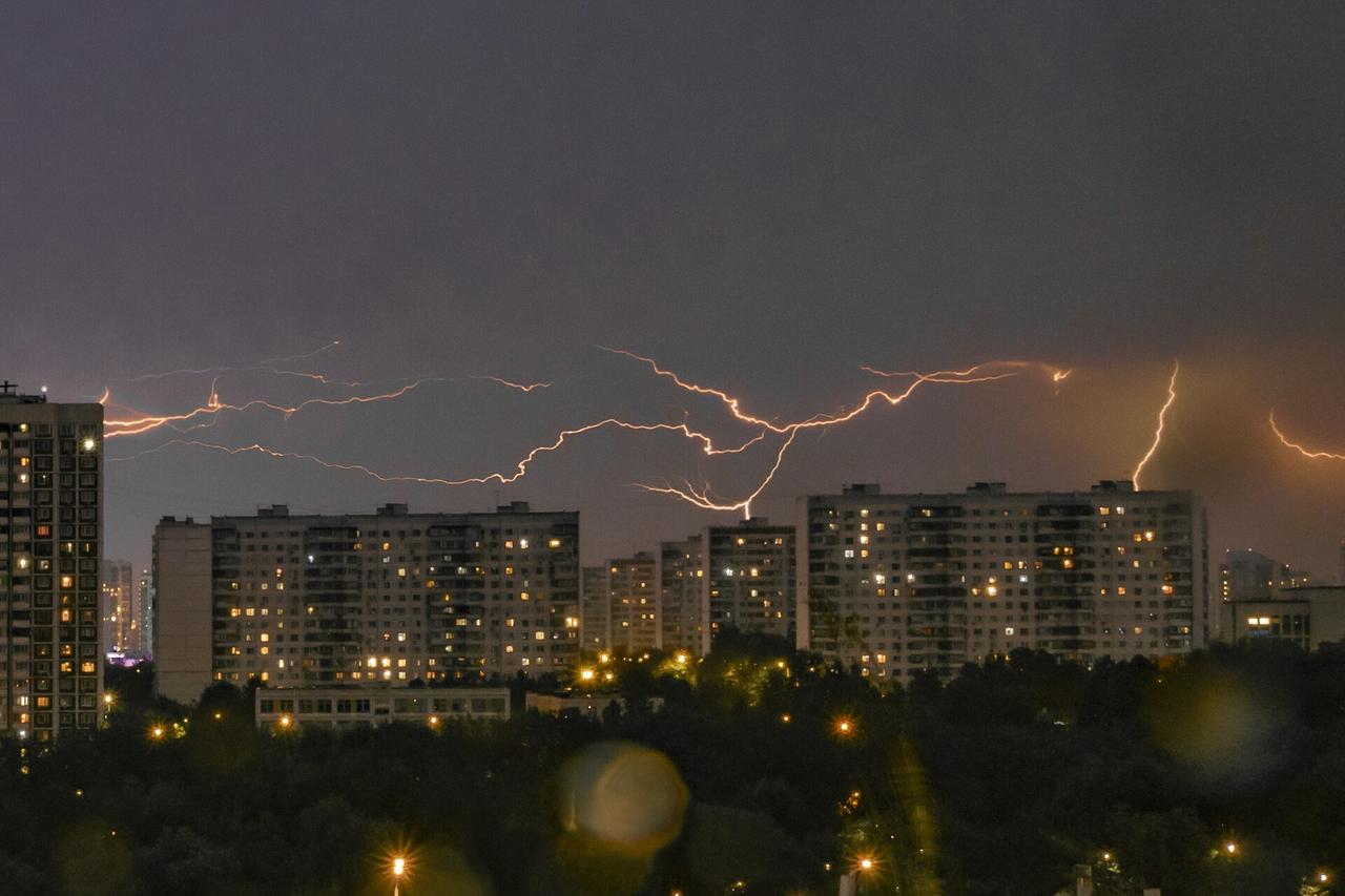 Москвичей предупредили о грозе
