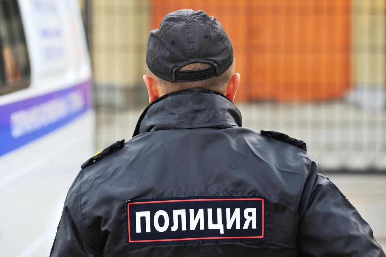 Ученый-физик засунул телефон под юбку москвичке и был пойман