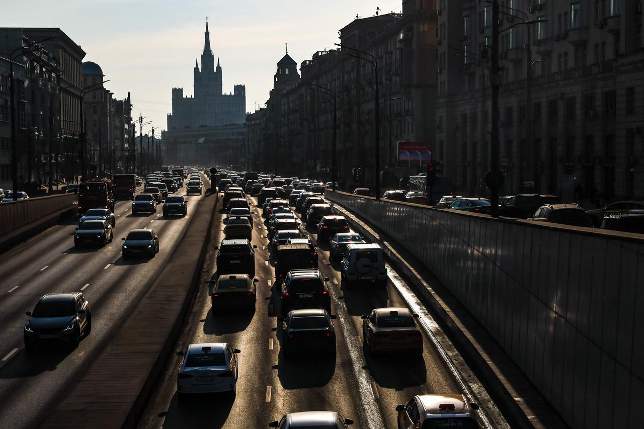 Москвичей предупредили о возможных затруднениях движения на дорогах