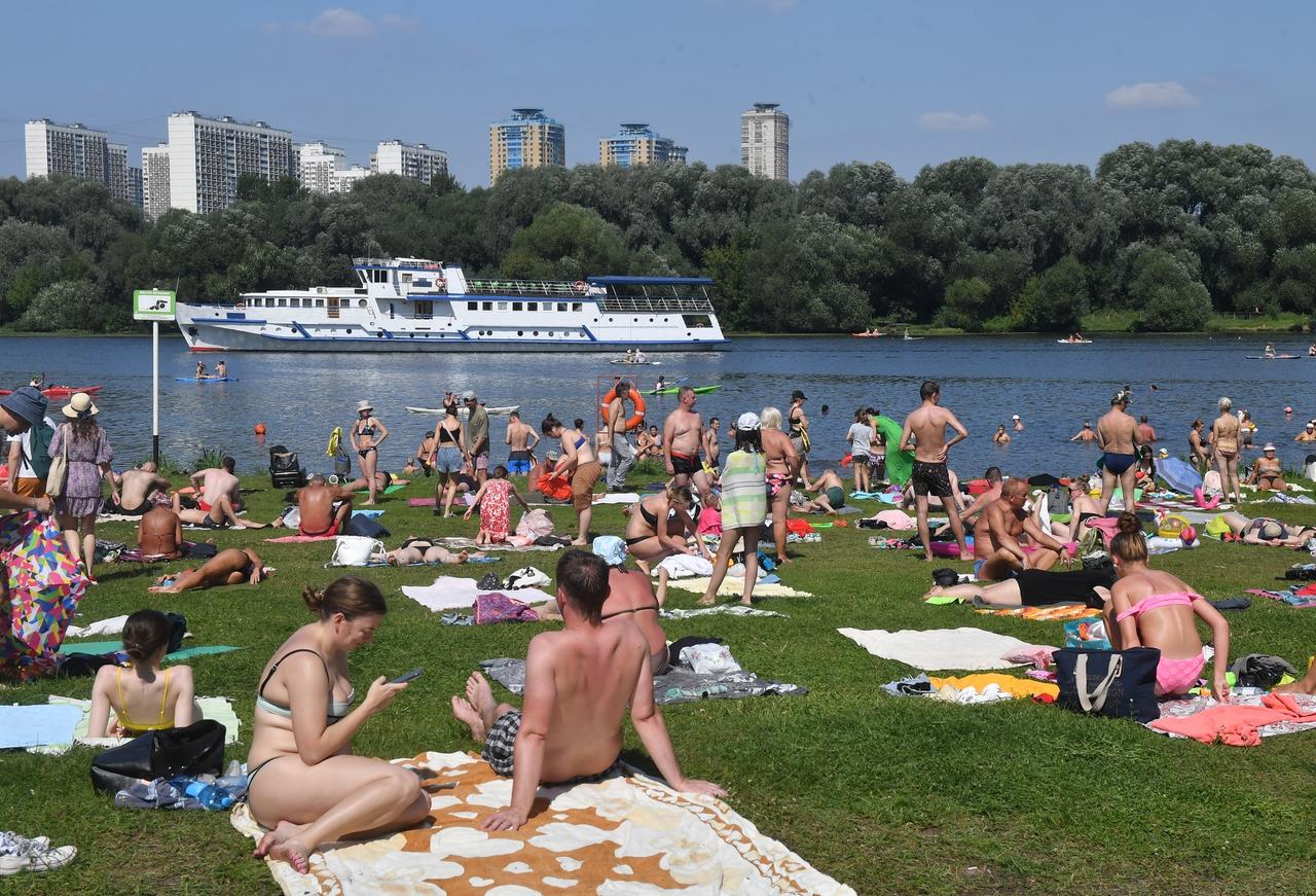 Москвичам назвали разрешенные места для купания
