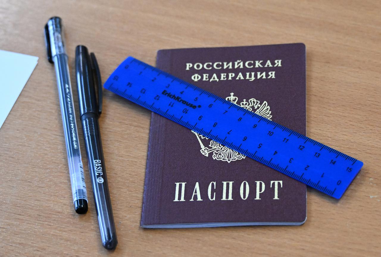 Кравцов поздравил сдавшую ЕГЭ на 500 баллов москвичку