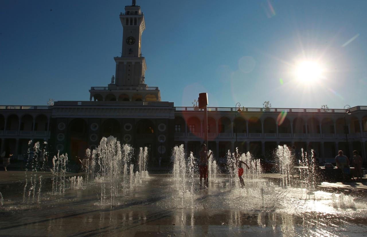 В Москве из-за жары начнут раздавать воду на вокзалах и станциях