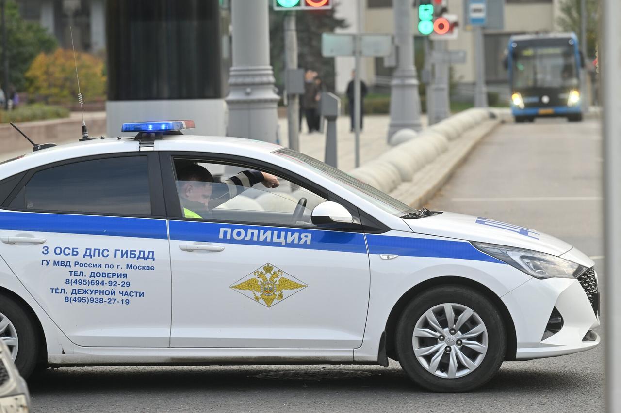 Четверых москвичей оштрафовали за лезгинку у храма
