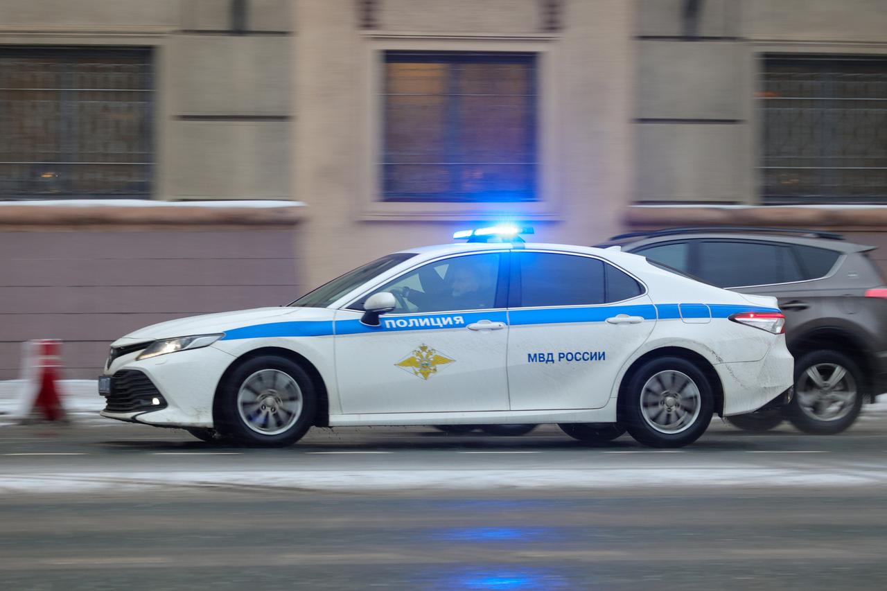 Охранник ударил топором сотрудника московского автосалона