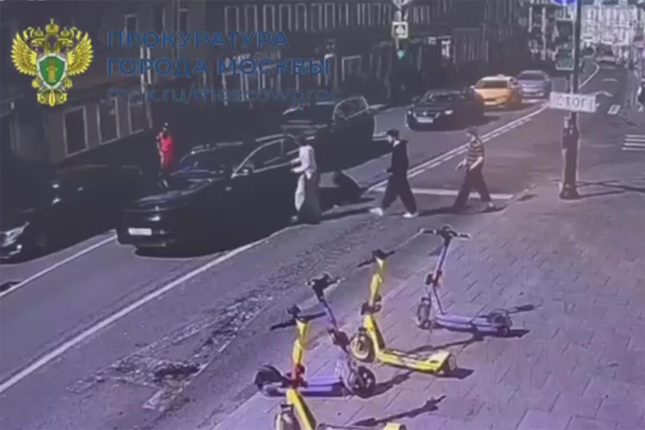 Опубликовано видео автоподставы в центре Москвы