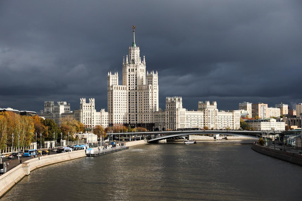 Москвичи недополучили солнца