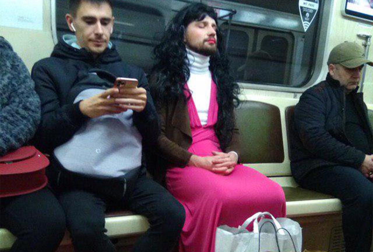 мужики в метро