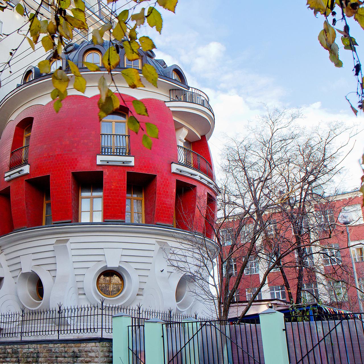 Жить в яйце не очень удобно». Почему знаменитый московский дом стоит пустым  уже 20 лет - Мослента