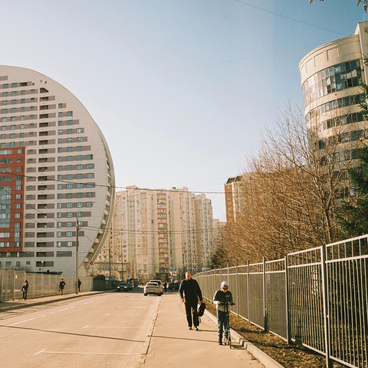 «Прилетел Лужков, сказал непонятное». Автор знаменитого московского дома  «Парус» о непростой истории его строительства - Мослента