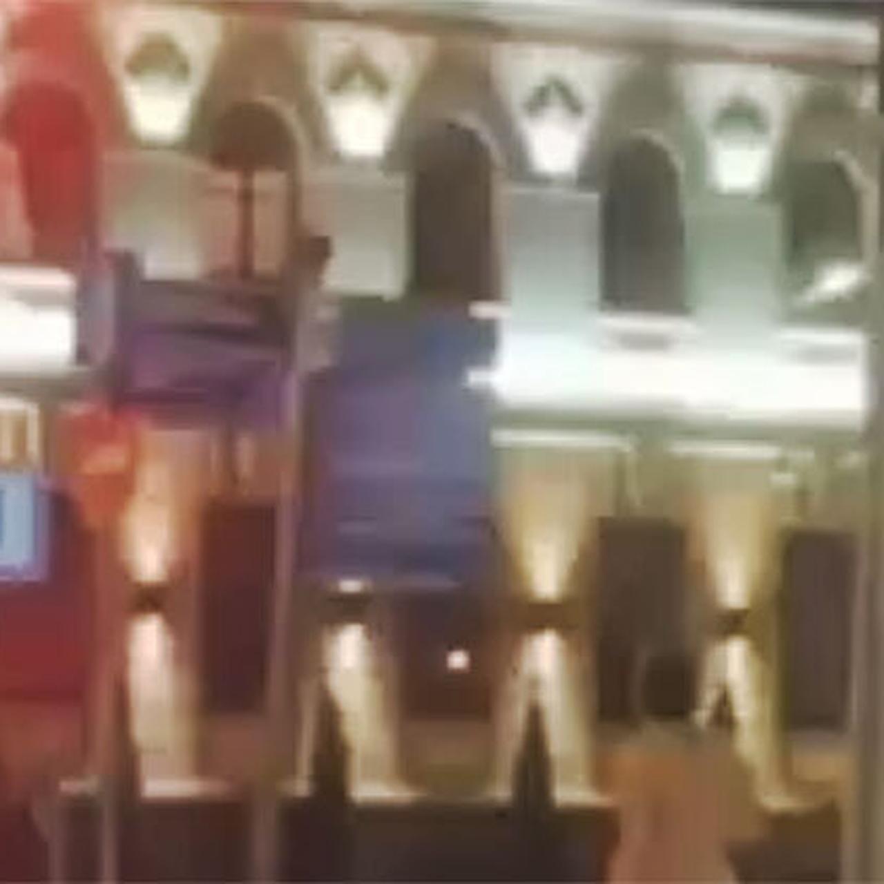 Голая девушка прошлась по заснеженным улицам Москвы и попала на видео -  Мослента