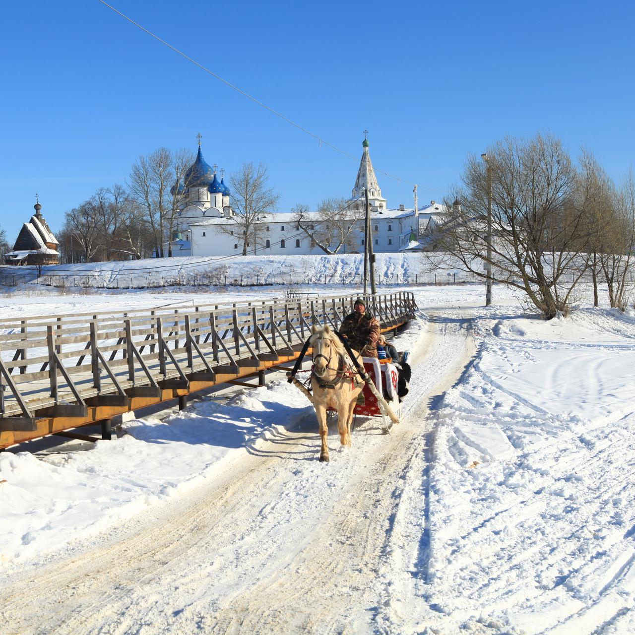 Новогодние каникулы в старорусском стиле. Куда можно поехать из Москвы на  январские праздники одним днем - Мослента