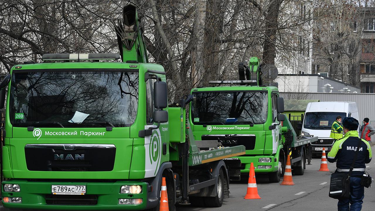 Москвич проехал на эвакуаторе и получил штраф - Мослента