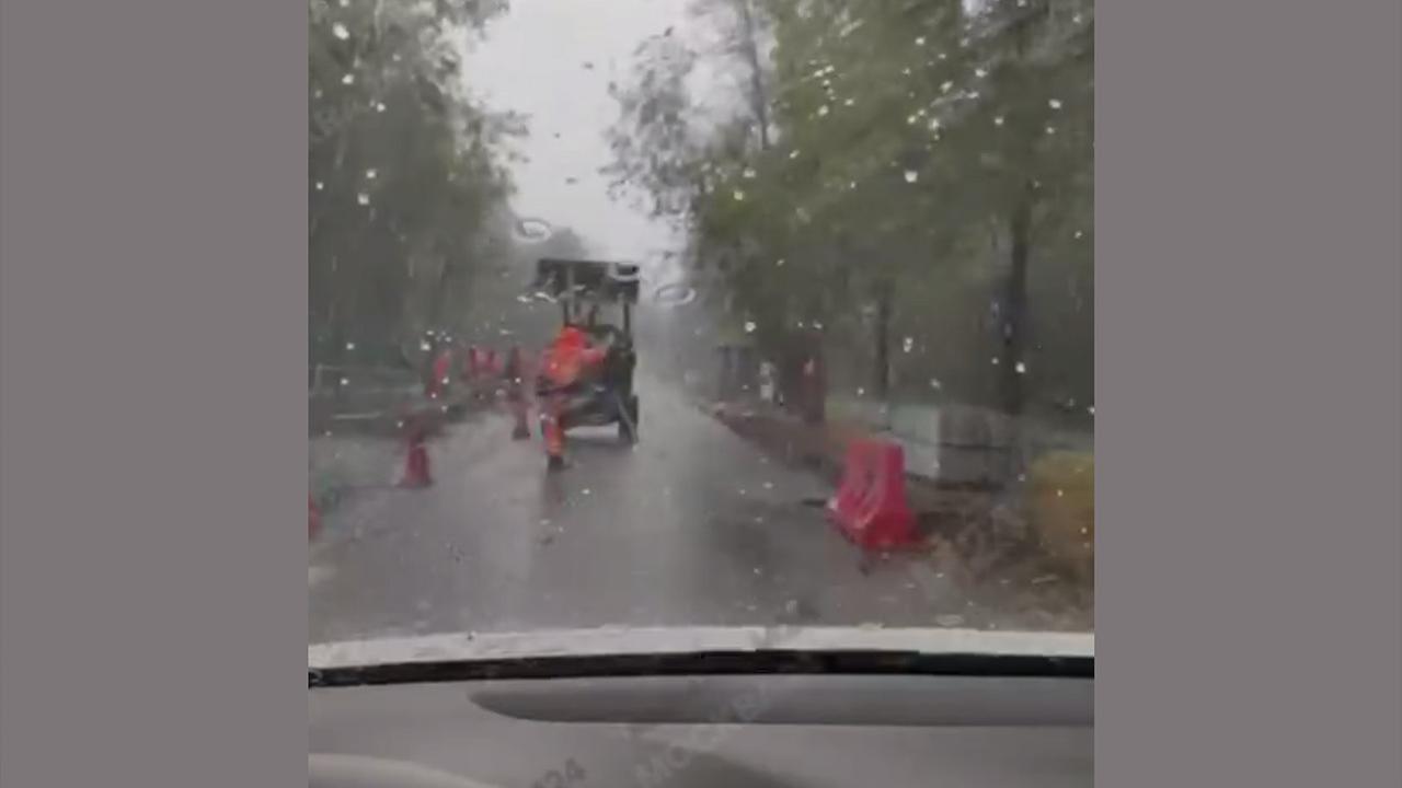 Сильный град с дождем в Москве попал на видео - Мослента