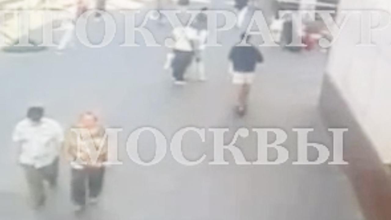 Самокатчик сбил ребенка в центре Москвы и попал на видео - Мослента