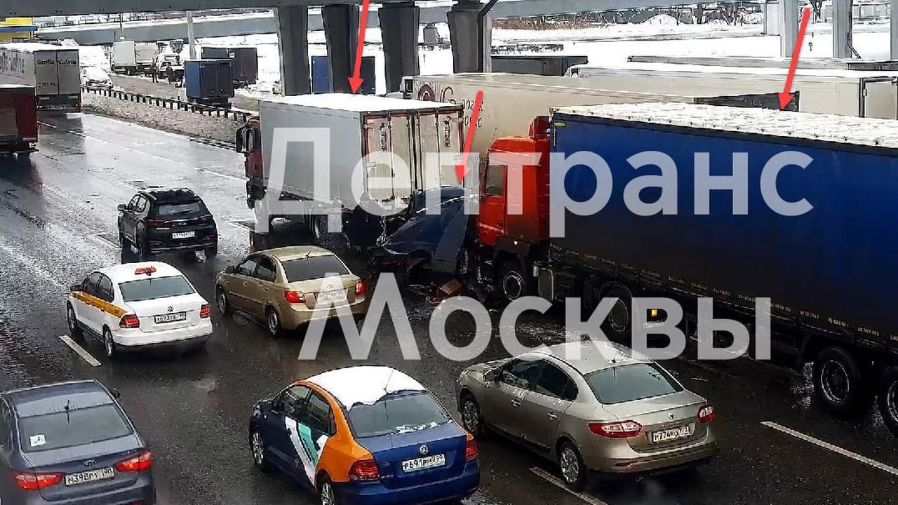 Последствия массового ДТП на МКАД попали на видео - Мослента