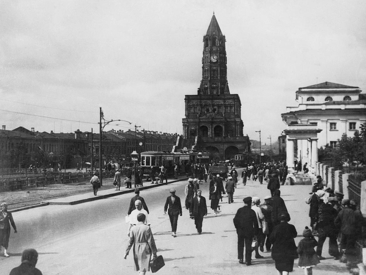 Сухаревой башни. Сухаревская башня. Сухарева башня в Москве. Башня колдуна Сухаревская башня. Сухарева башня в Москве снесли.