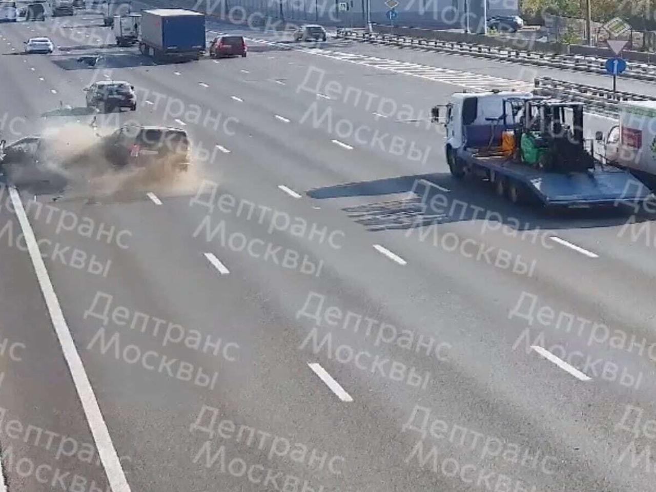 ДТП с вылетевшим из салона авто на МКАД человеком попало на видео - Мослента