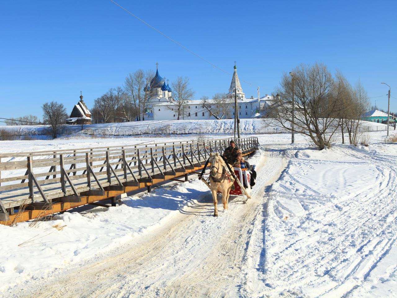 Новогодние каникулы в старорусском стиле. Куда можно поехать из Москвы на  январские праздники одним днем - Мослента