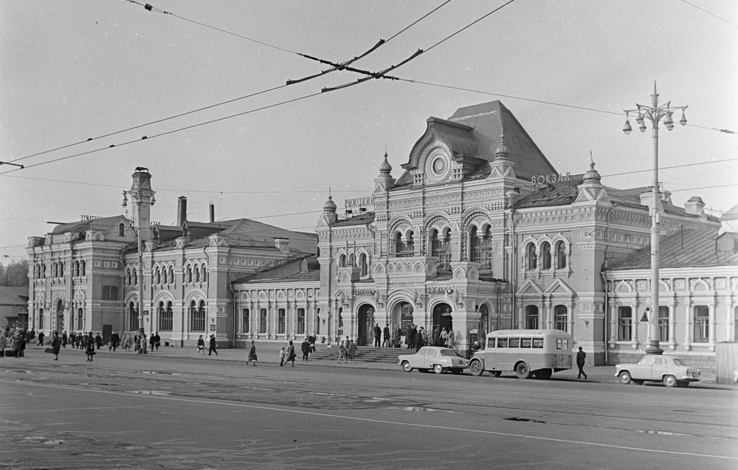 Центр Москвы — скопище хлеба, фруктов, студня, икры, сыра, халвы…» Какой  увидел столицу СССР иностранный писатель - Мослента