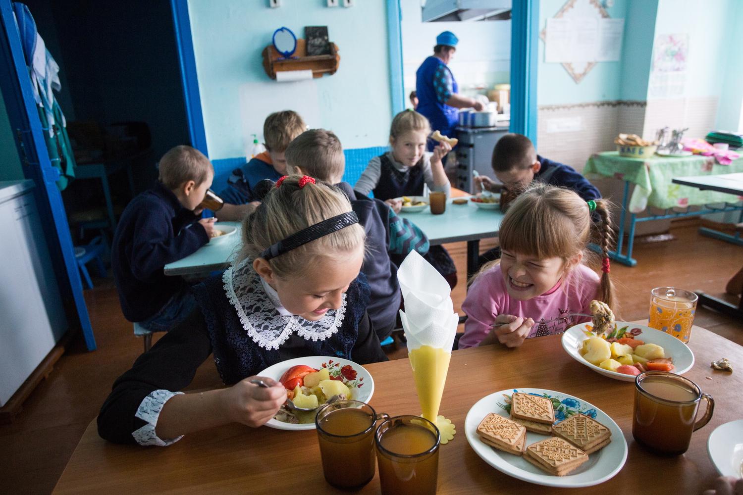 Дорогая школа, я по тебе не скучаю!» С какими проблемами сталкиваются  ученики российских школ и как пытаются их решить - Мослента