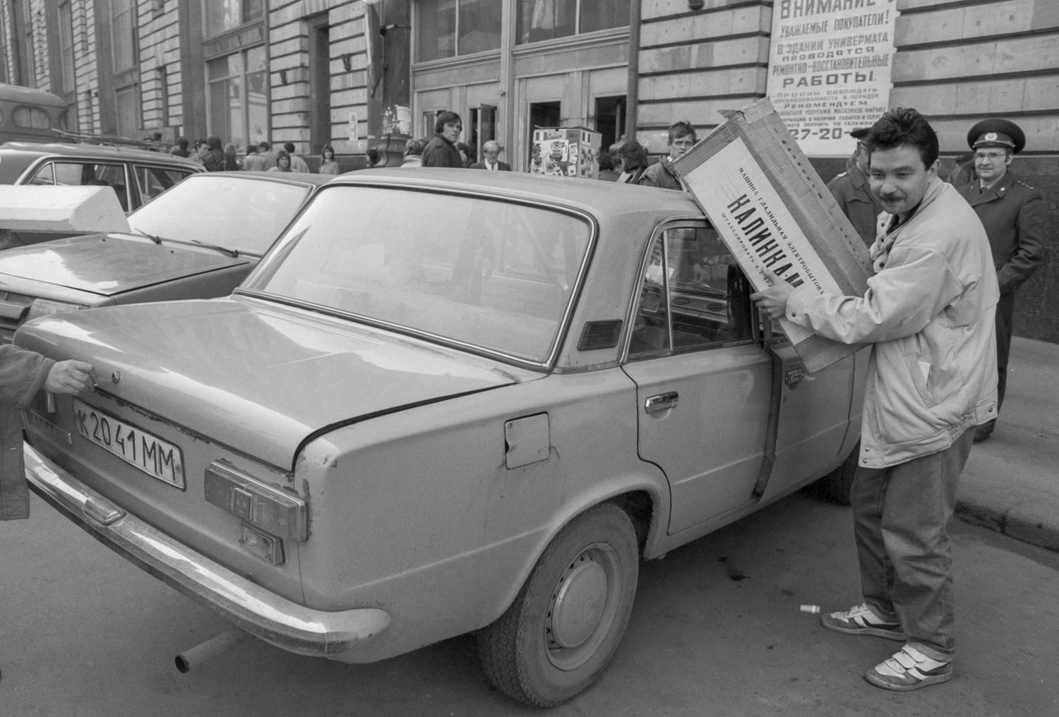 Любая новинка сразу появлялась здесь. И в три раза дешевле!» Как возникла и  почему исчезла легендарная «Горбушка» - Мослента