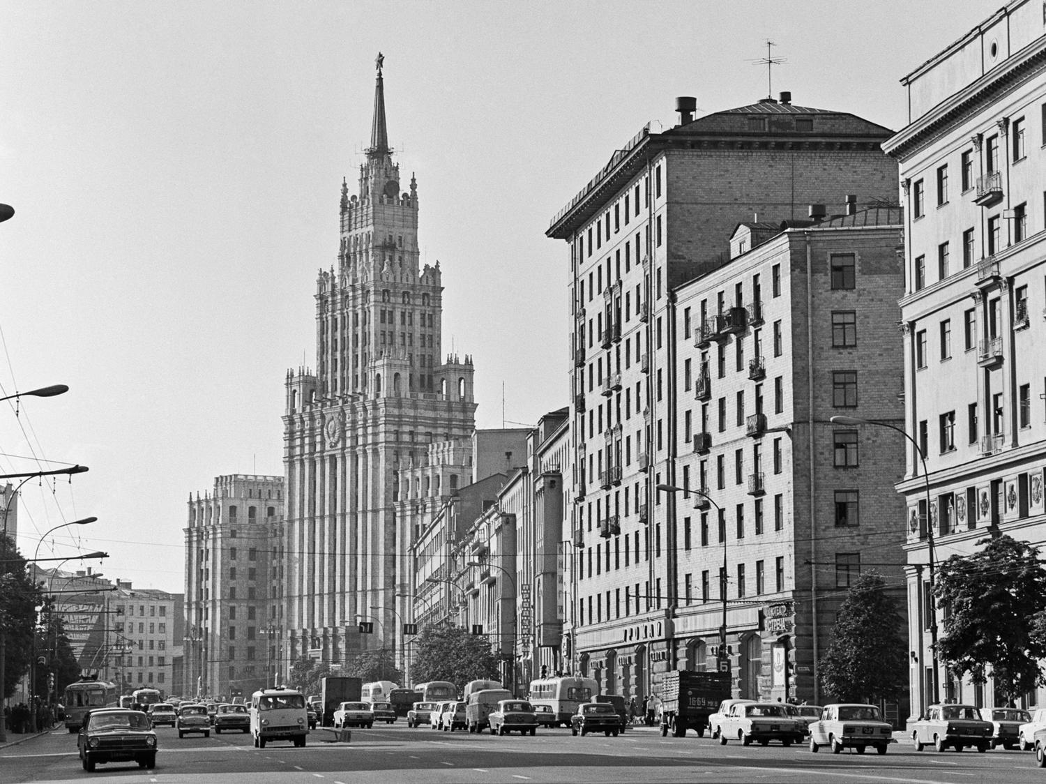 Нет ничего более московского». Как живется в сталинской высотке на Красных  Воротах - Мослента