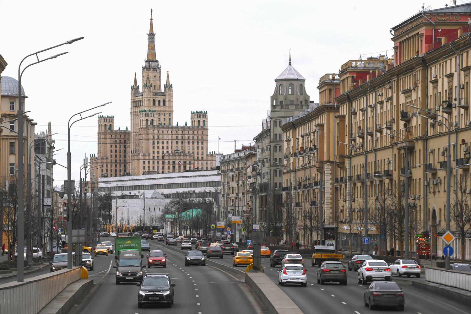 Сталинские высотки Москвы. В какие из семи сестер можно попасть сегодня? -  Мослента