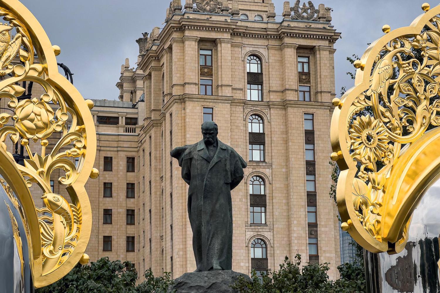 Сталинские высотки Москвы. В какие из семи сестер можно попасть сегодня? -  Мослента