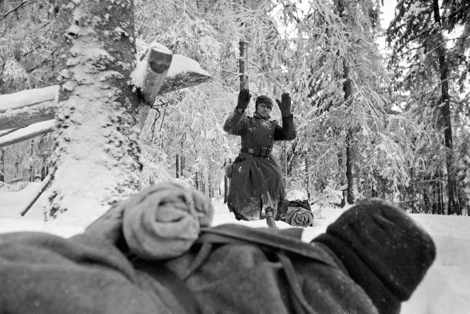 Немец взял меня на руки, и мама закричала». В 1941-м они были детьми. Чем  запомнились им страшные военные времена? - Мослента