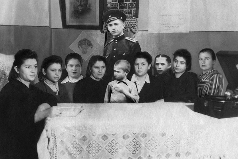 Авторский коллаж из фотографий семьи Лукьяновых, 2011. Цифровая копия