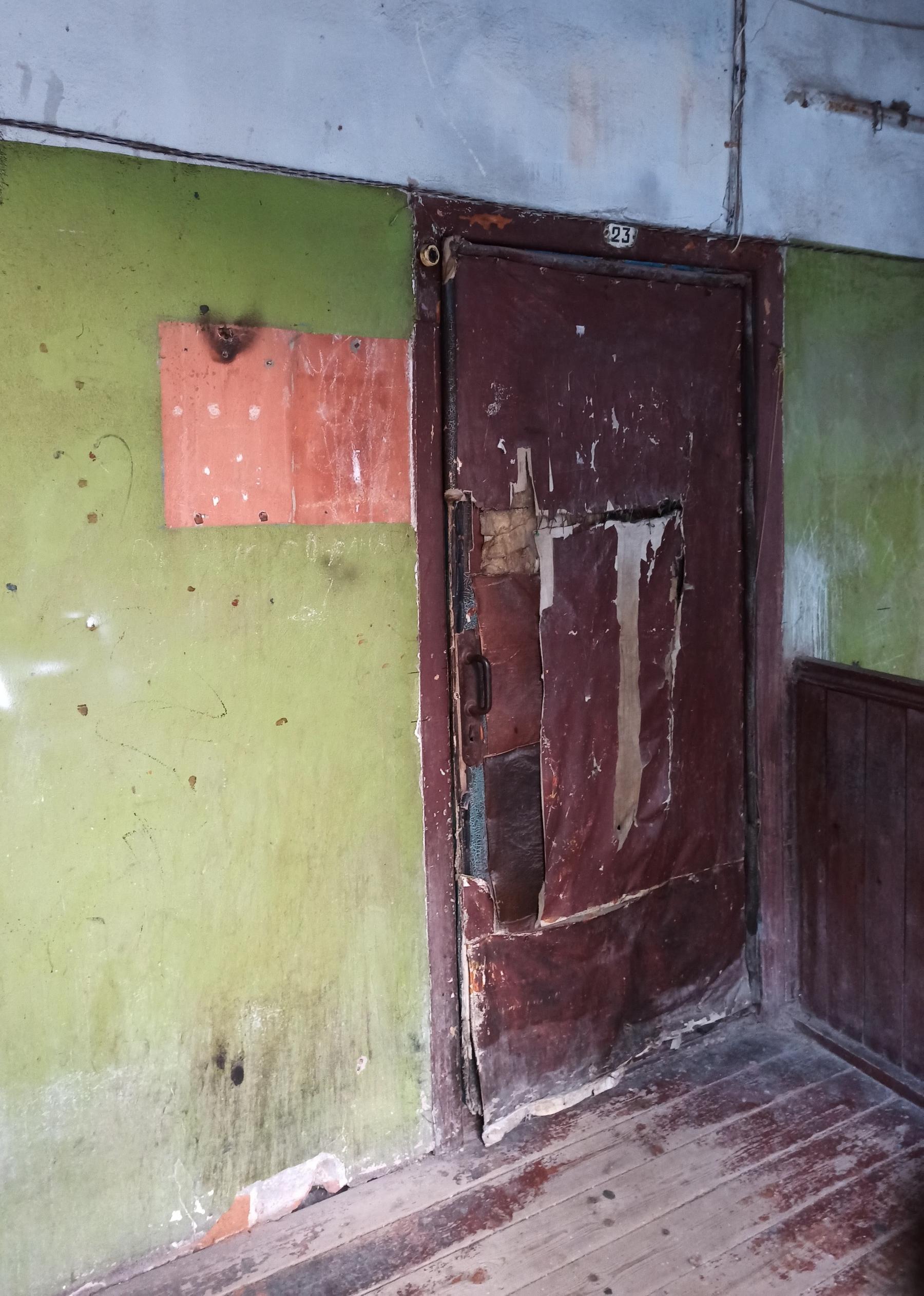 V Dome V Moskve Nashli Ne Izmenivshuyusya Za 20 Let Staruyu Dver Iz Filma Brat 2 Moslenta