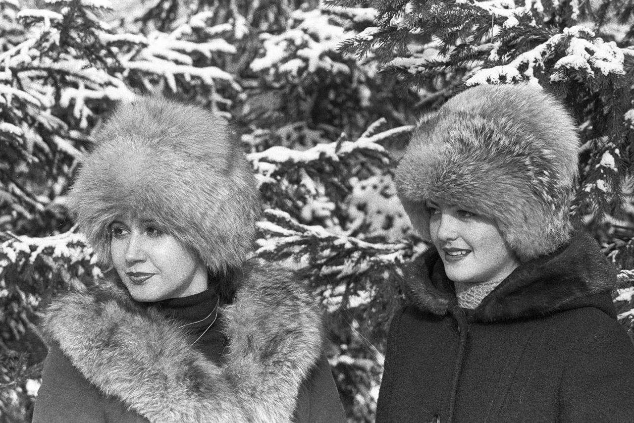Фото советских женщин натолкнуло россиян на обсуждение причин «культа  шапок» - Мослента
