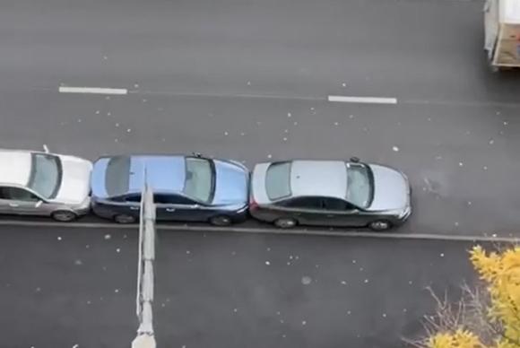 Массовая авария в Москве попала на видео