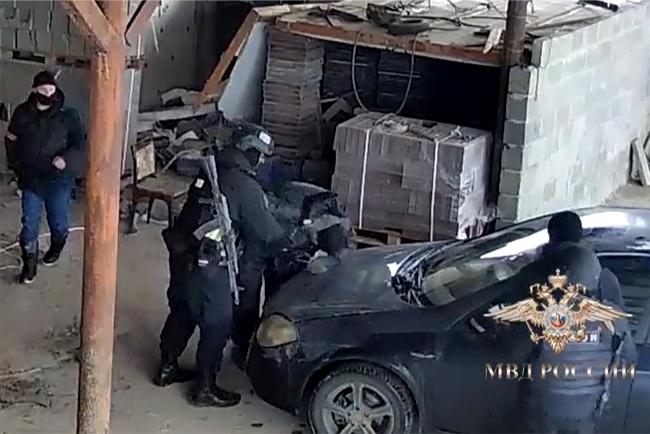 Десятки тонн керосина для самолетов похитили из трубы в Подмосковье