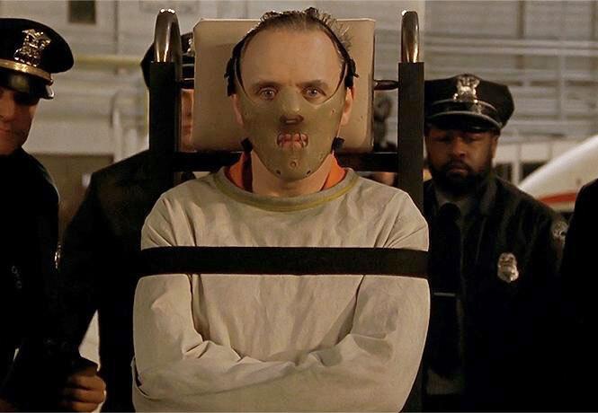 В Москве появились алтари с мертвыми голубями и крысами. Их создатель требует миллион долларов